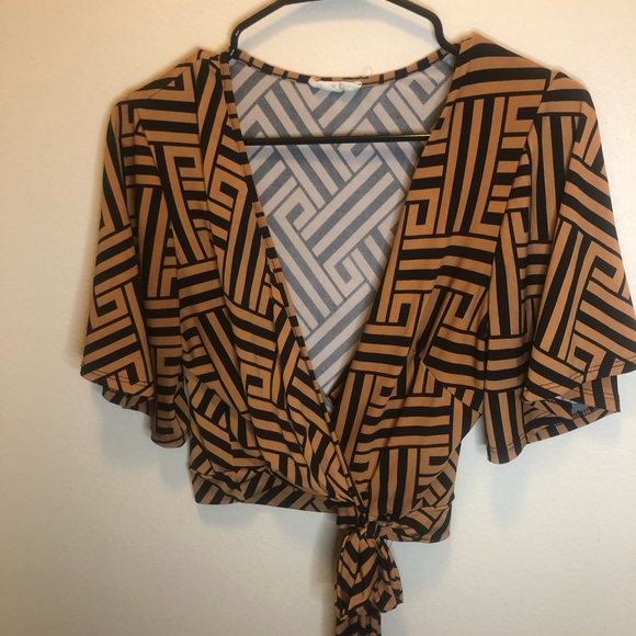 Tops - (SOLD ON A DIFFERENT SITE) Tie-up crop top